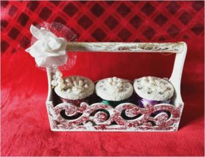 Decorative pearl jars with wooden tray